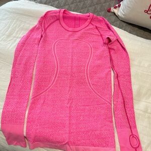 Size 4 hot pink long sleeve Lululemon top!!!